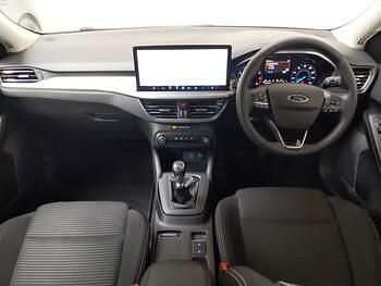 Begagnad Ford Focus Titanium 155 HK (114 kW) 2023 Röd Halvkombi