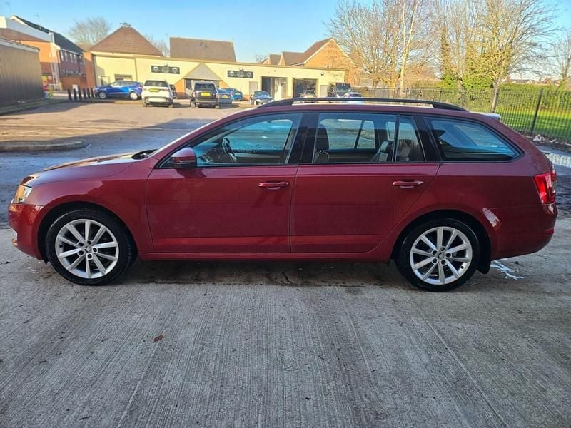 Used Skoda Octavia Elegance 2013 Red Estate