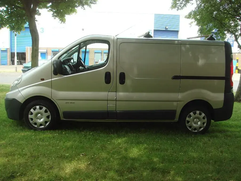 Used Renault Trafic 2007 Silver MPV