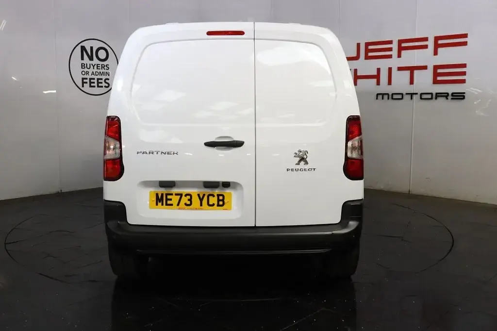 Used Peugeot Partner Premium 131 HP (96 kW) 2024 White MPV