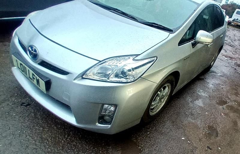Used Toyota Prius T3 2011 Silver Hatchback