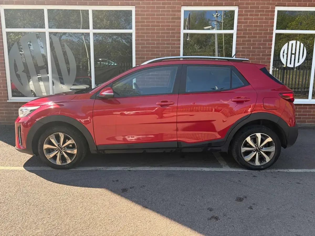 Begagnad Kia Stonic 2023 Röd SUV