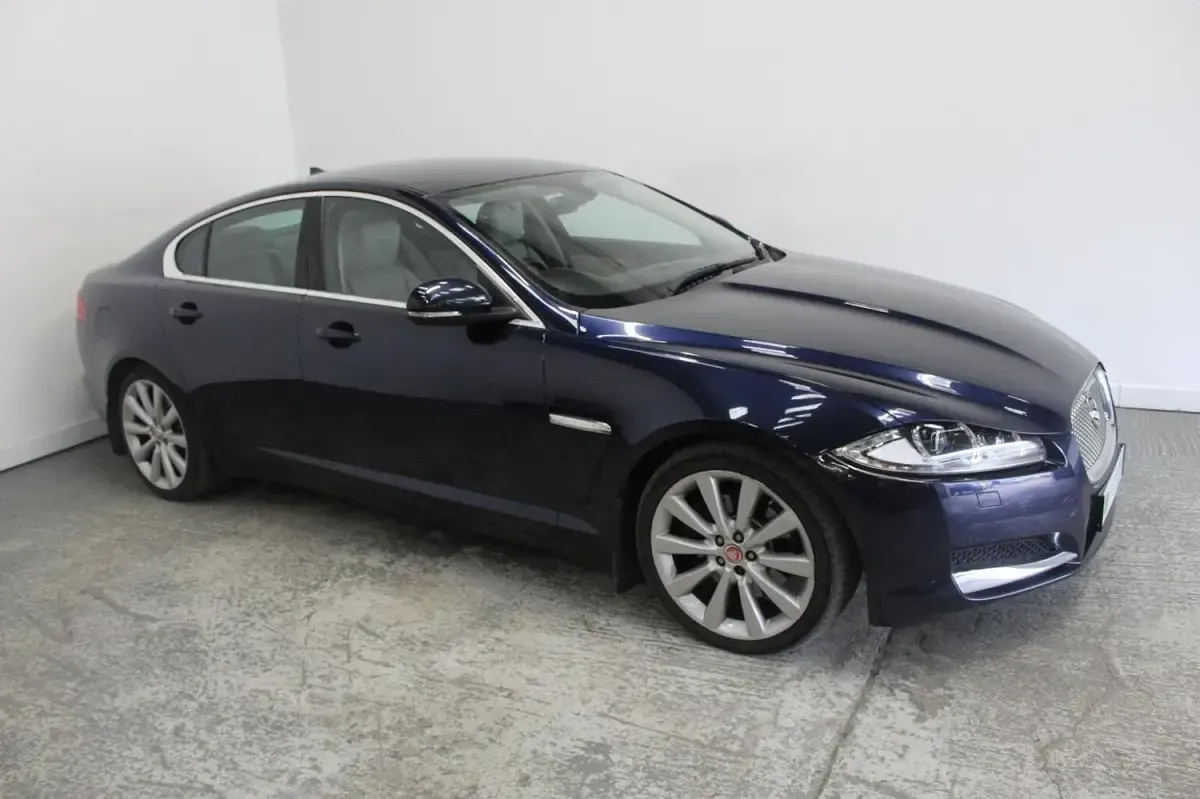 Używany Jaguar XF Portfolio 200 KM (147 kW) 2015 Niebieski Sedan/Limuzyna