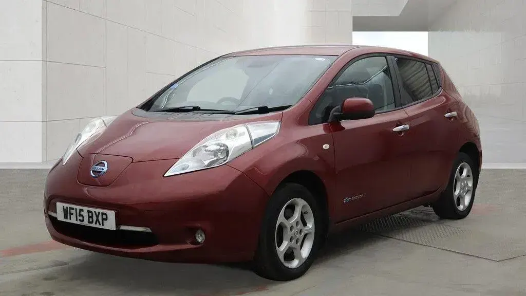 Used Nissan Leaf Acenta 80 kW (109 HP) 2015 Red Hatchback