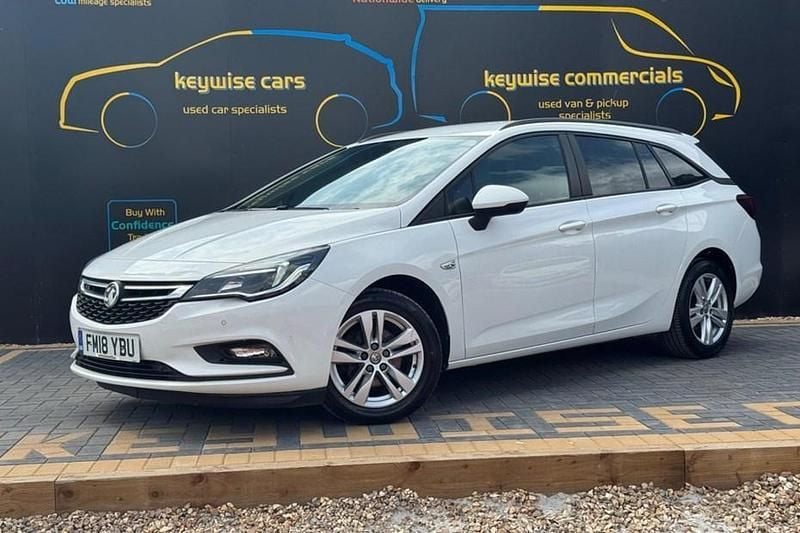 White Used 2018 Vauxhall Astra Design Edition Estate | £7,990 (Fair price) - Image 1/1