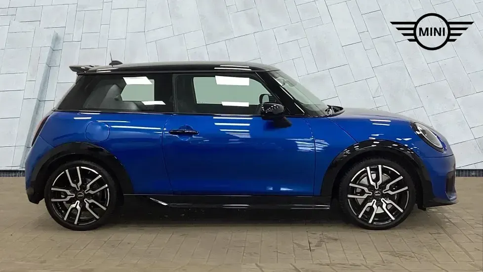 Usado Mini Cooper Hatch 113 kW (154 CV) 2025 Azul Utilitario
