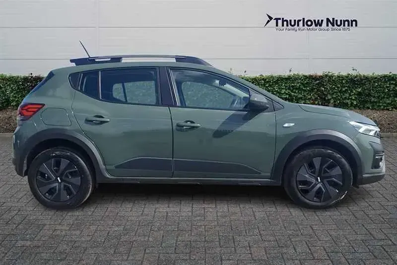 Usado Dacia Sandero Expression 91 CV (66 kW) 2024 Verde Utilitario