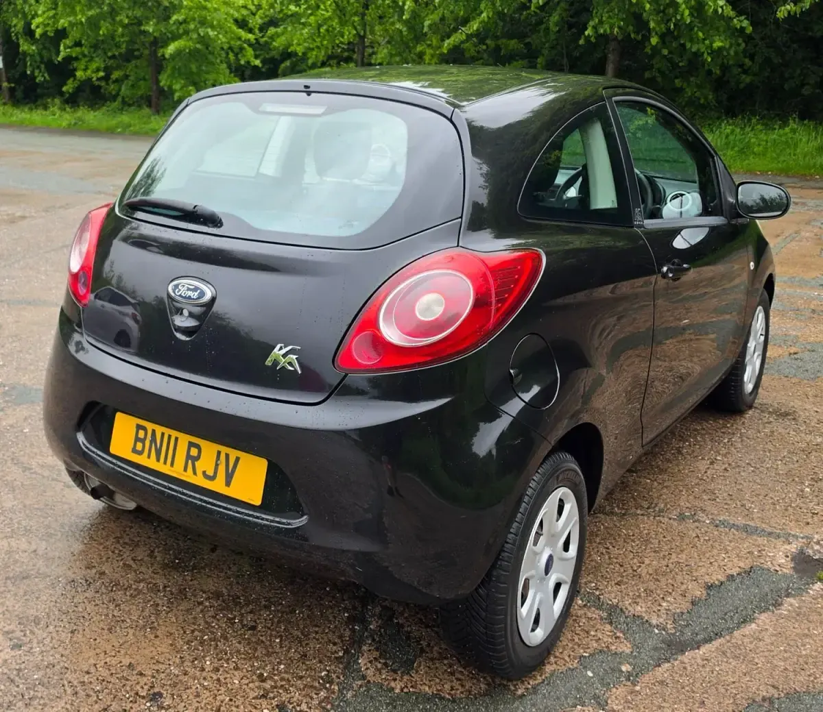 Używany Ford Ka 69 KM (50 kW) 2011 Czarny Hatchback