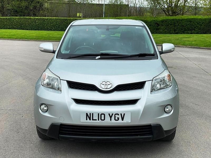 Usado Toyota Urban Cruiser 90 HP (66 kW) 2010 Prateado Citadino