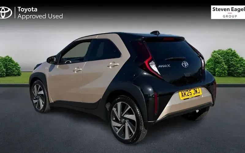 Used Toyota Aygo X 72 HP (52 kW) 2025 Beige SUV