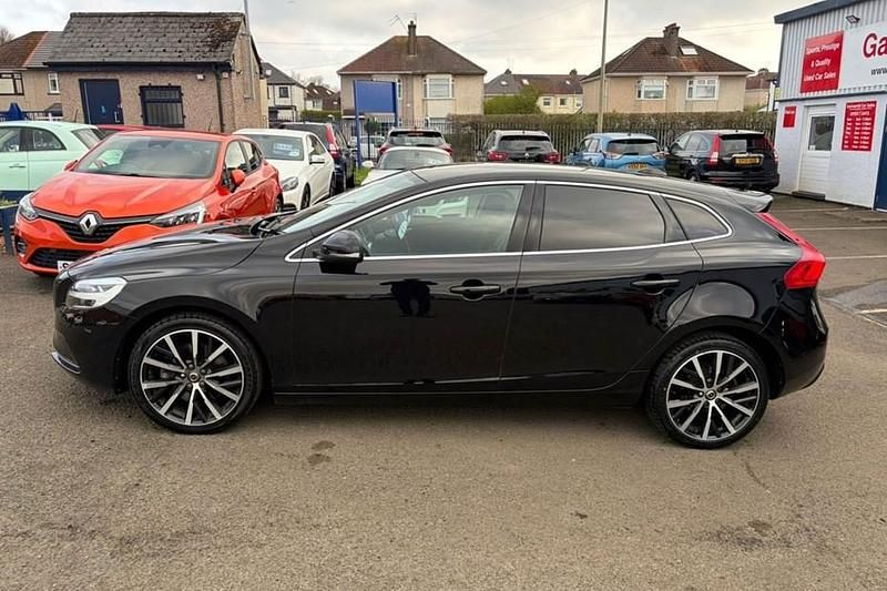Used Volvo V40 Inscription 152 HP (111 kW) 2019 Black Hatchback