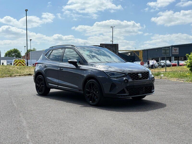 Graphene grey with black roof New 2025 Seat Arona Black Edition SUV | £25,423 - Image 1/4