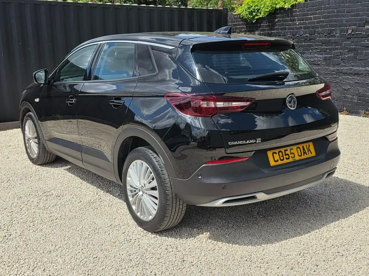 Used Vauxhall Grandland X Sport 130 HP (95 kW) 2019 Black SUV