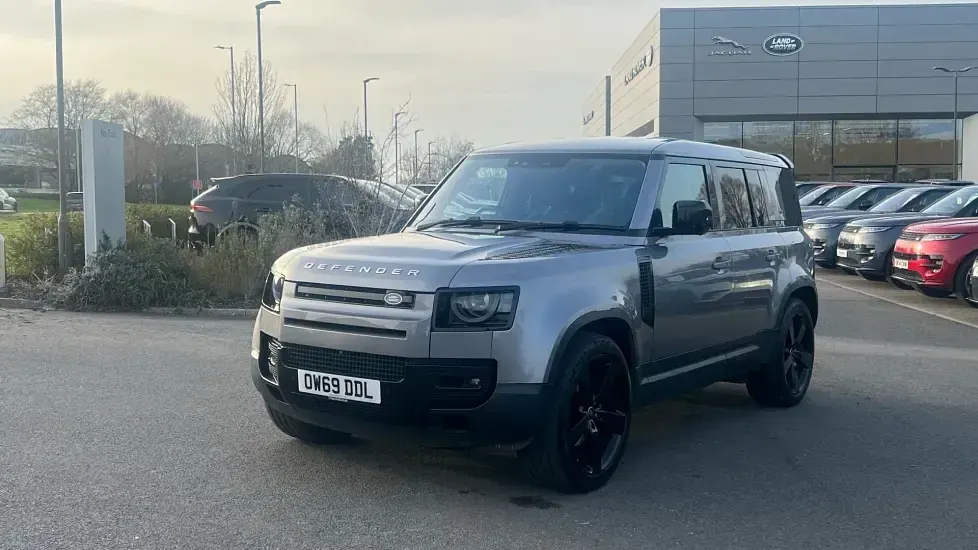 Used Land Rover Defender SE 300 HP (220 kW) 2020 Grey SUV