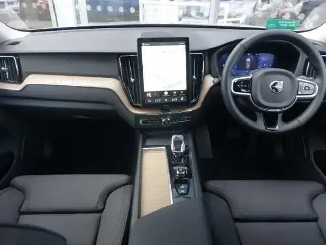 Used Volvo XC60 Plus 247 HP (181 kW) 2026 SUV