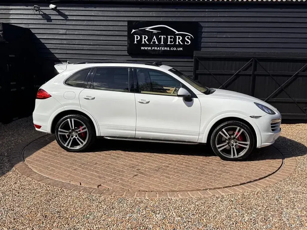 Used Porsche Cayenne 245 HP (180 kW) 2012 White SUV