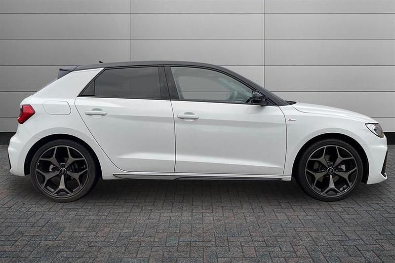 Usado Audi A1 Black Edition 116 HP (85 kW) 2025 Branco SUV