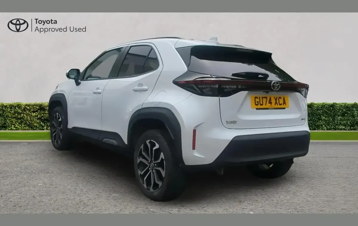 Used Toyota Yaris Cross Design 116 HP (85 kW) 2024 White SUV