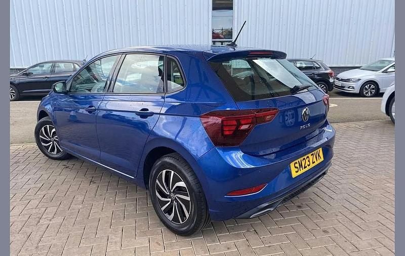 Used VW Polo Life 80 HP (58 kW) 2023 Blue Hatchback