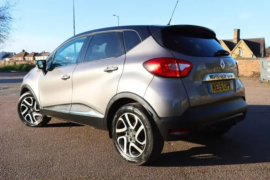 Used Renault Captur Dynamique 90 HP (66 kW) 2015 Grey/black SUV
