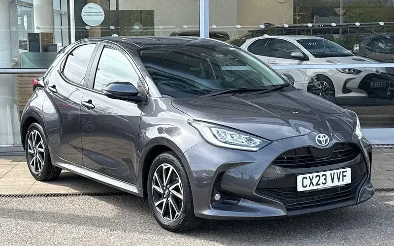 Usado Toyota Yaris Hybrid Design 116 CV (85 kW) 2026 Utilitario
