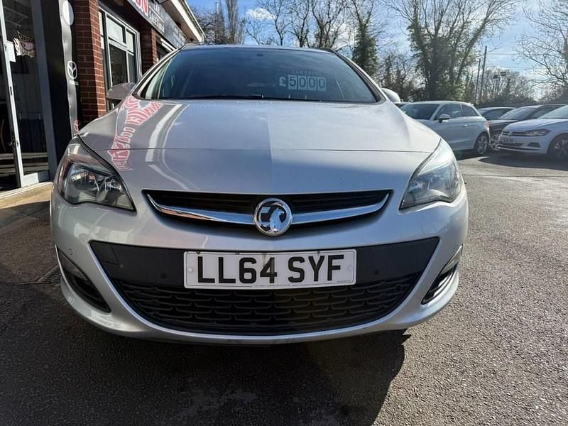 Second-hand Vauxhall Astra Design Edition 110 CP (80 kW) 2015 Argintiu Break