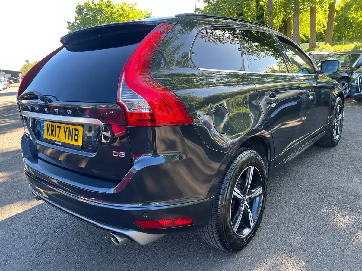 Used Volvo XC60 R-Design 220 HP (161 kW) 2017 Grey SUV