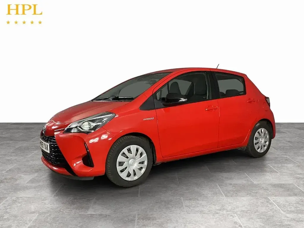 Used Toyota Yaris Active 100 HP (73 kW) 2019 Red Hatchback