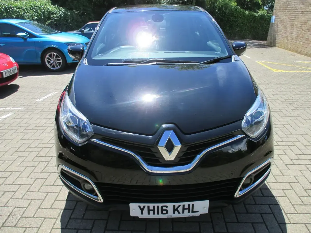 Used Renault Captur Dynamique 90 HP (66 kW) 2016 Black SUV