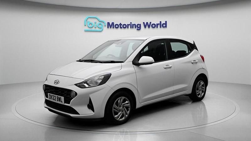 Used Hyundai i10 SE 67 HP (49 kW) 2022 White Hatchback
