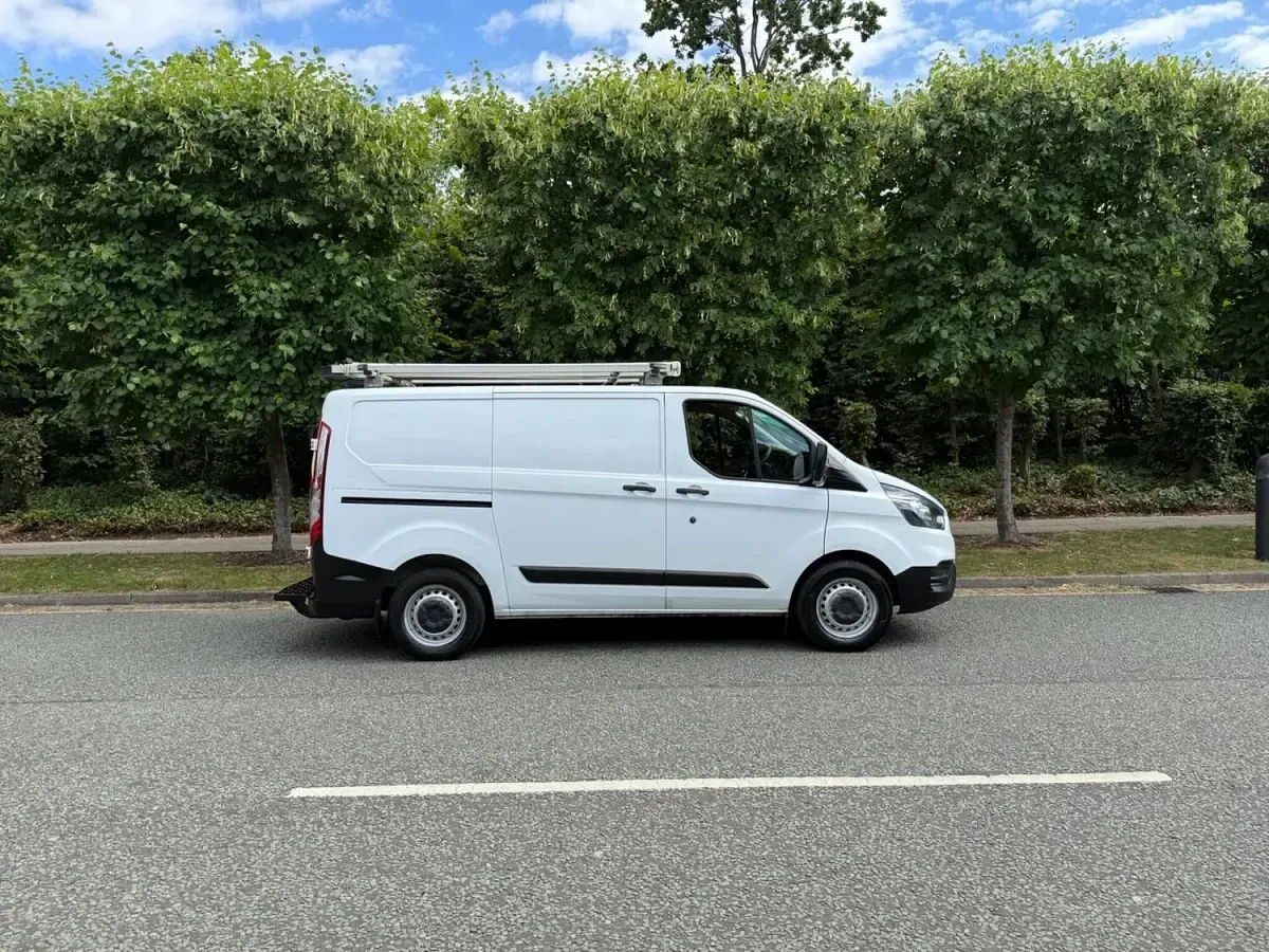 Used Ford Transit Custom 105 HP (77 kW) 2018 White Van