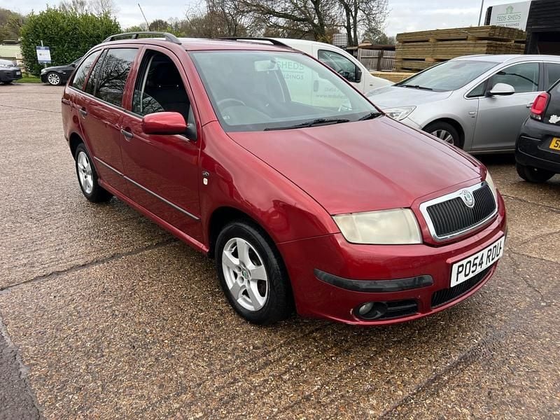 Red Used 2004 Skoda Fabia Elegance Estate | £1,395 (Fair price) - Image 1/4