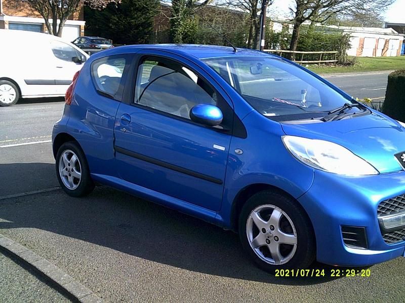 Used Peugeot 107 68 HP (50 kW) 2010 Blue Hatchback