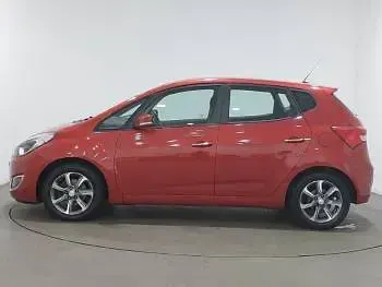 Used Hyundai ix20 SE 90 HP (66 kW) 2016 Red Hatchback