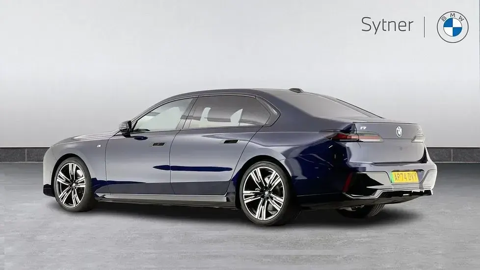 Used BMW i7 M Sport 400 kW (544 HP) 2025 Blue Sedan