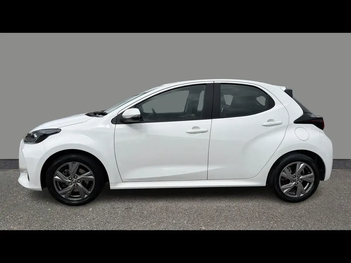 Used Toyota Yaris 2024 White Hatchback