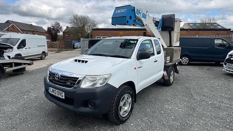 Usado Toyota HiLux 144 HP (105 kW) 2013 Branco Pickup