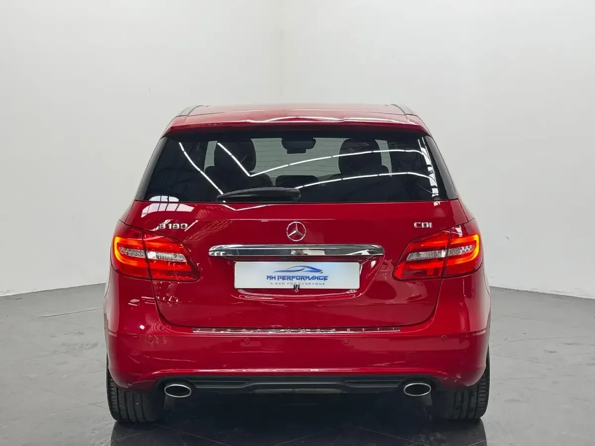 Used Mercedes B180 109 HP (80 kW) 2014 Red Hatchback