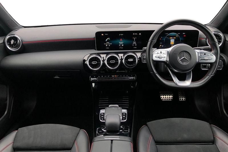 Used Mercedes A180 Executive 136 HP (100 kW) 2019 White Hatchback