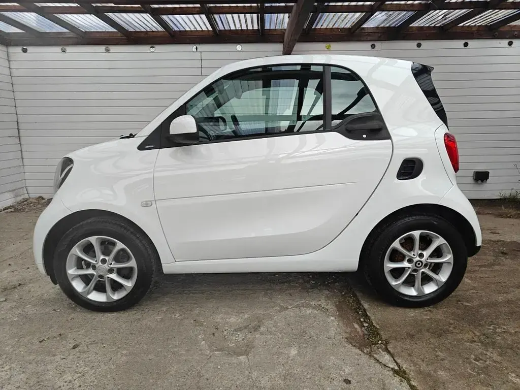 Used Smart ForTwo Coupé Passion 71 HP (52 kW) 2018 White Coupe