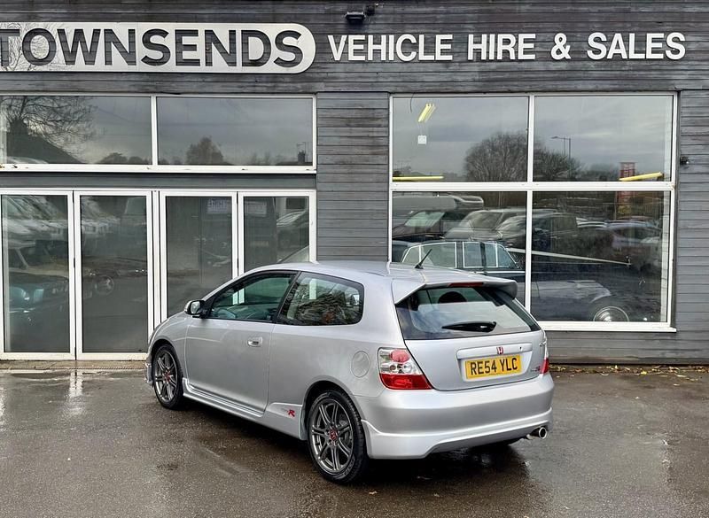 Begagnad Honda Civic Type R 197 HK (144 kW) 2004 Silver Halvkombi