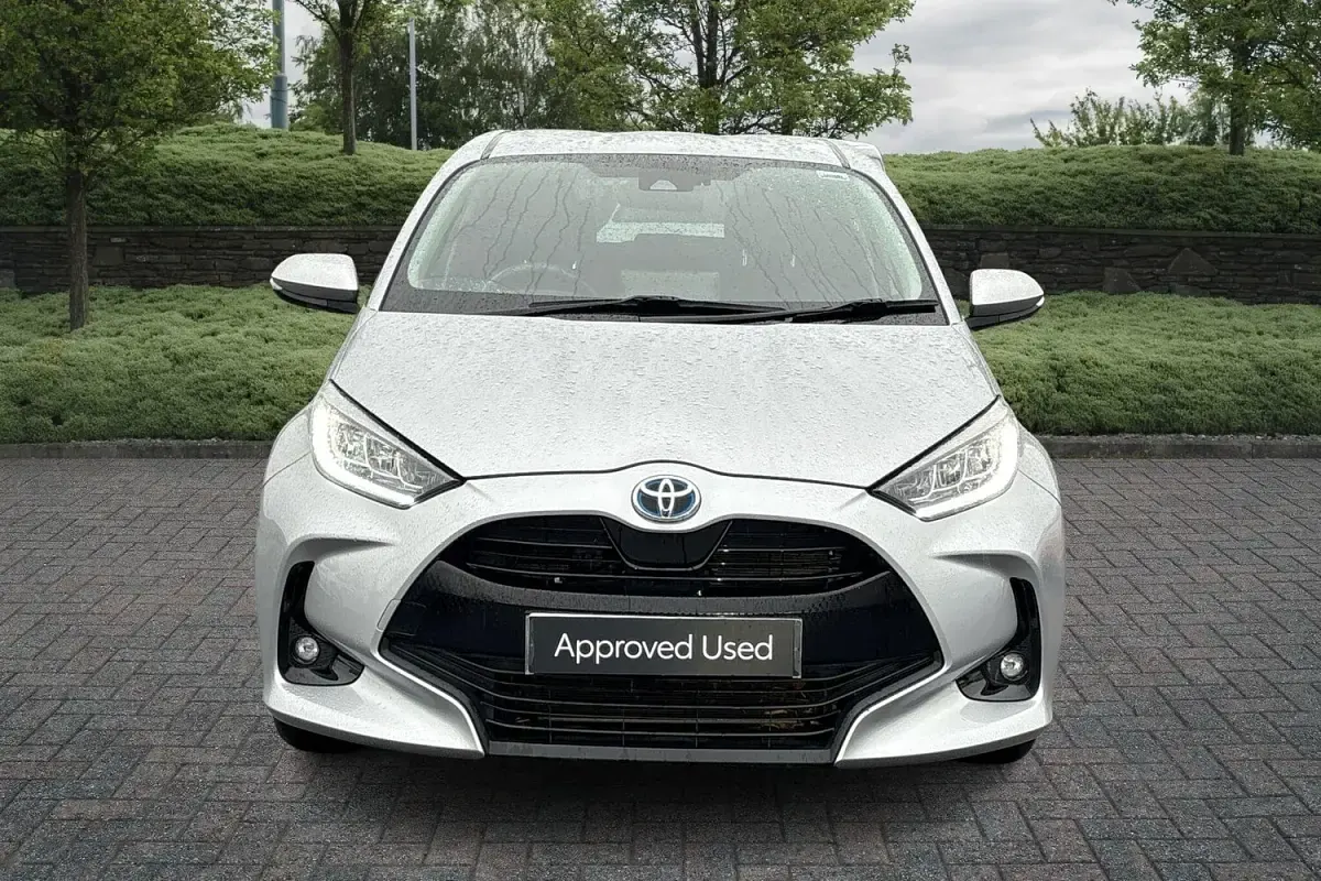 Used Toyota Yaris Design 116 HP (85 kW) 2023 Silver Hatchback