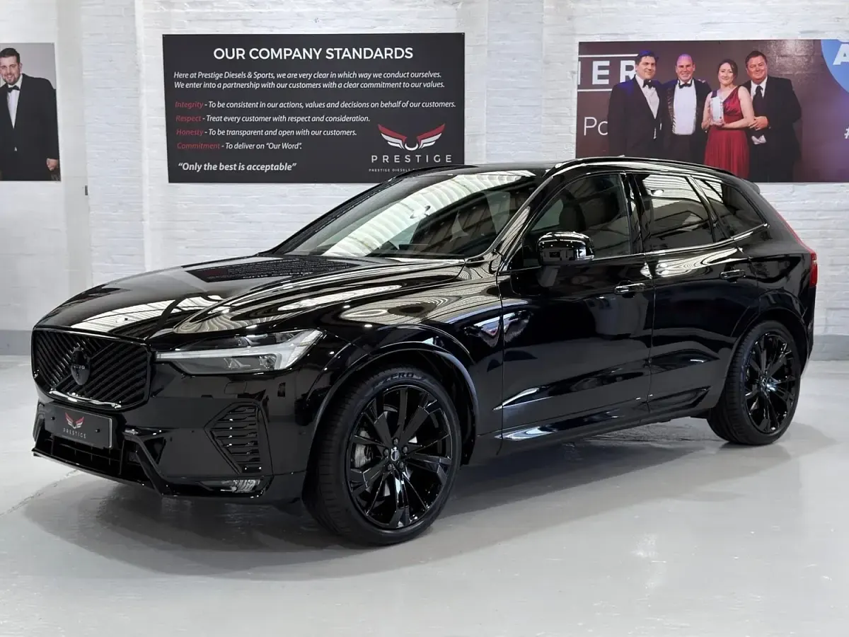 Used Volvo XC60 Ultra 250 HP (183 kW) 2025 Black SUV