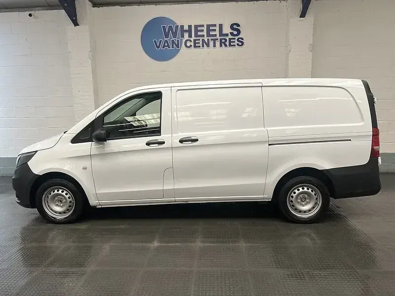 Used Mercedes Vito Progressive 136 HP (100 kW) 2021 White Van