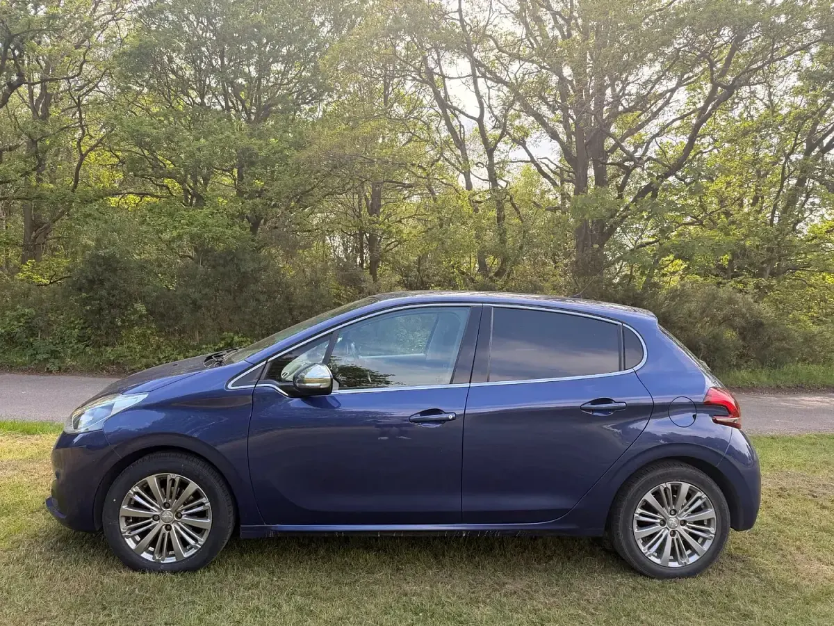 Used Peugeot 208 Allure 2016 Blue Hatchback