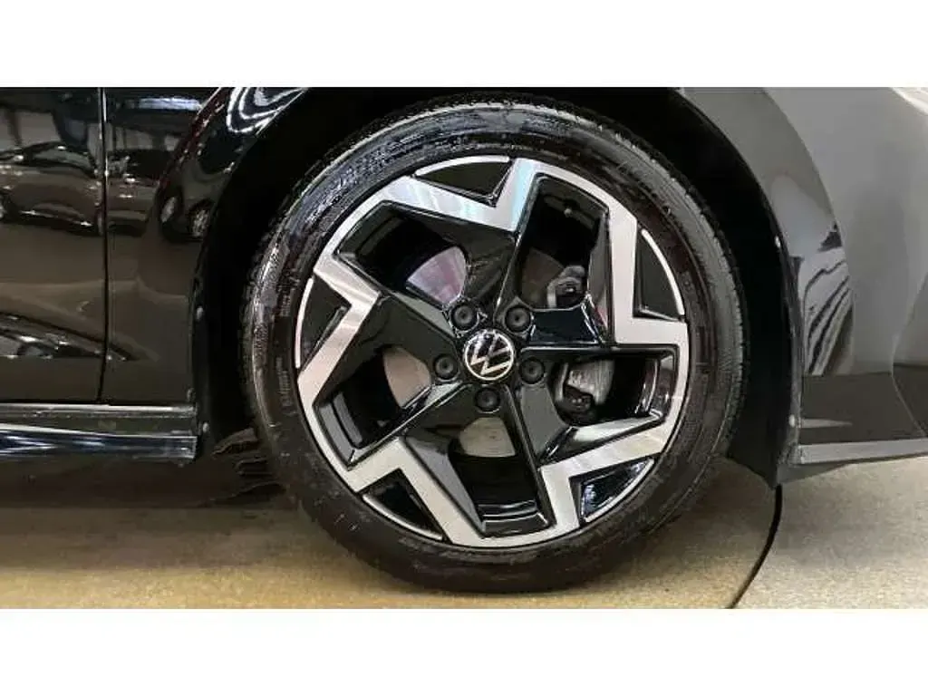 Used VW Golf VIII R-line 150 HP (110 kW) 2025 Black Hatchback