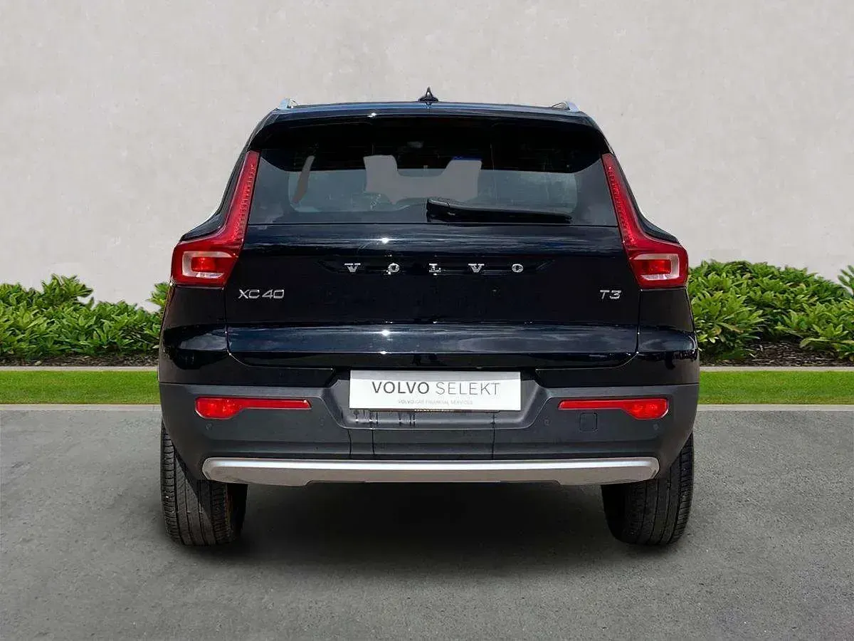 Used Volvo XC40 Inscription 163 HP (119 kW) 2022 Black SUV