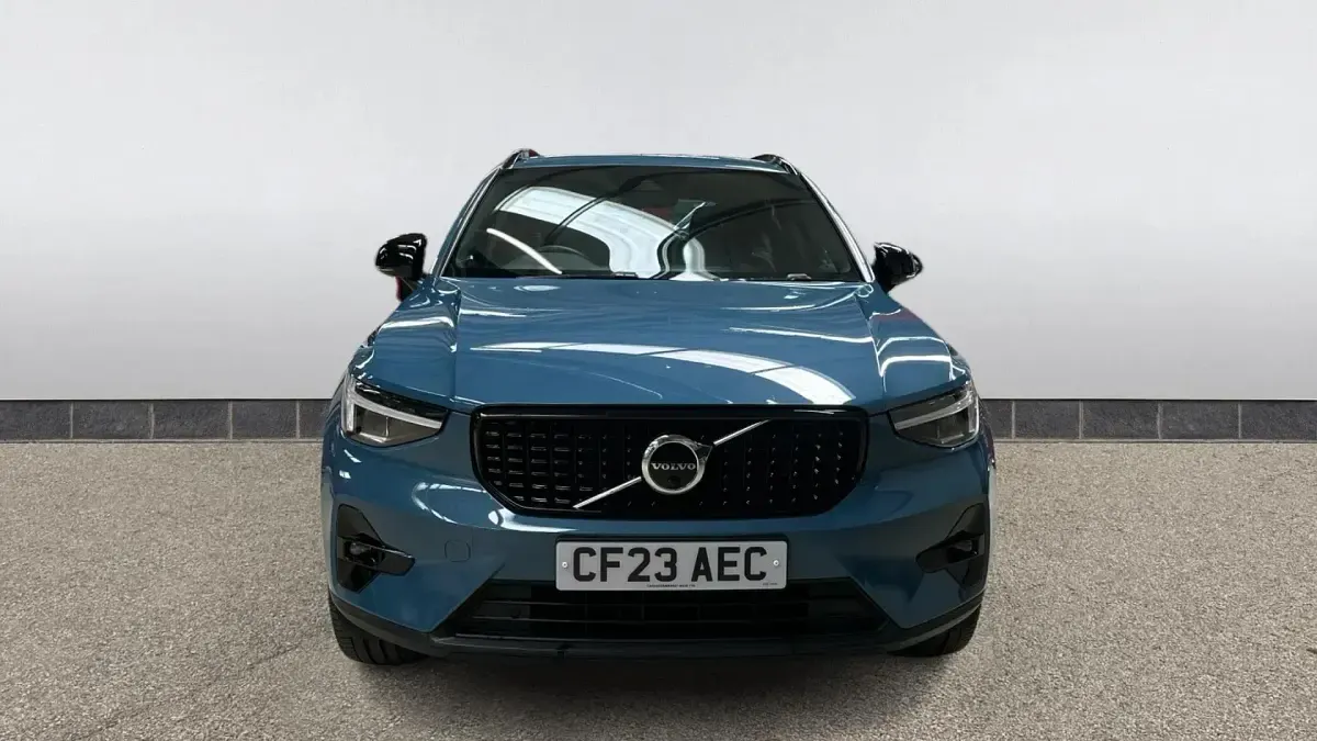 Usado Volvo XC40 Plus 211 HP (155 kW) 2023 Azul SUV