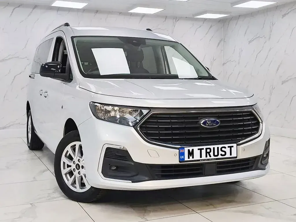 Used Ford Grand Tourneo Connect Titanium 122 HP (89 kW) 2023 Silver MPV
