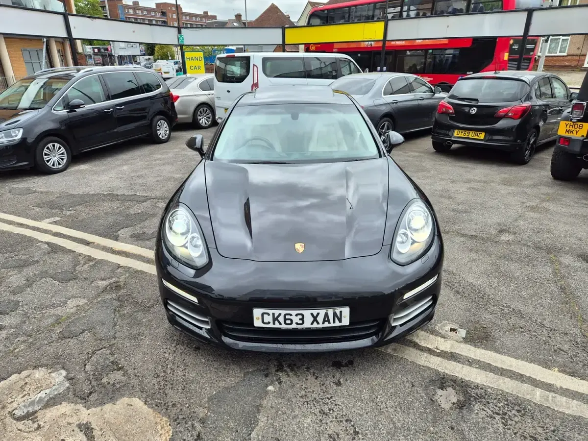 Used Porsche Panamera 420 HP (308 kW) 2014 Black Hatchback